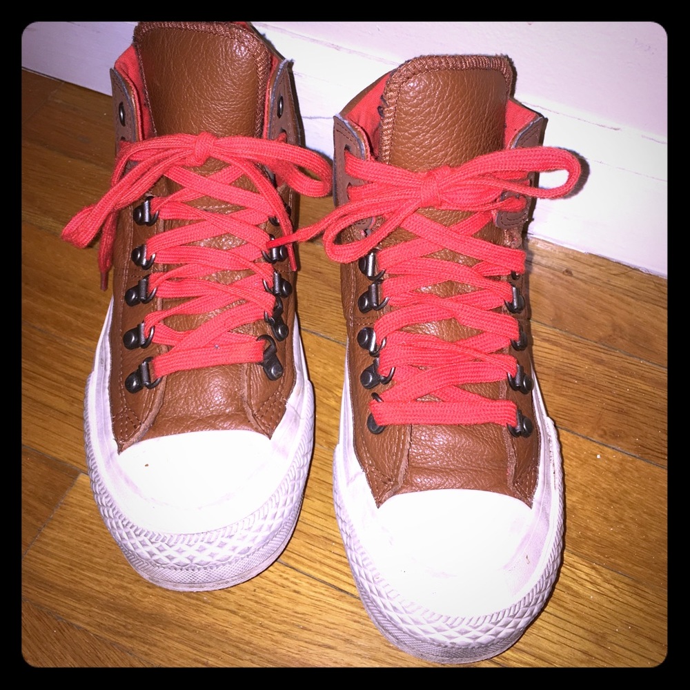 Converse All Star Deluxe Leather HiTop. Sz 5. UEC